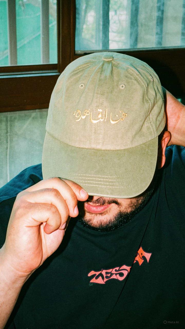 كاب “هنا القاهرة” بيج فى جولد